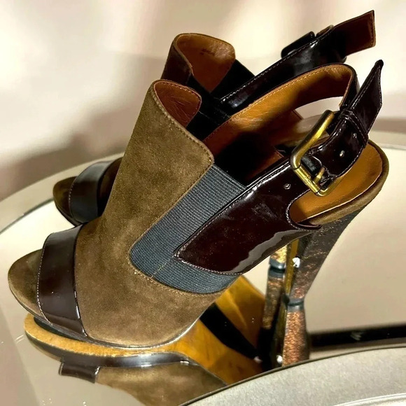 Gently Worn Donald J. Pliner Morgan Brown and Black Leather Sandals, Size 9. - Picture 5 of 10